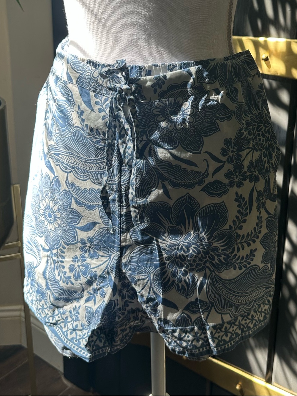 Rachel and  Zoe NY Blue and White Floral Paisley 100% Cotton summer shorts SZ LG